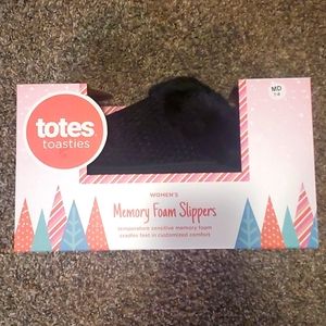 Brand New Women's Totes Slippers